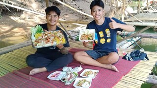 เที่ยวเล่นนํ้า กินอาหารบนแพ ก่อนเล่นนํ้าที่หาดผาเต่า จ.อุตรดิตถ์