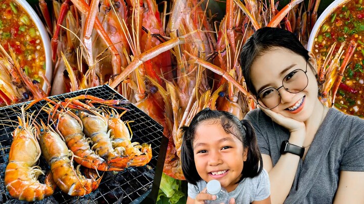 ครั้งแรกในชีวิต!😱  กินกุ้งยักษ์ย่าง🔥 น้ำจิ้มซีฟู๊ดรสเด็ด🦞 แซ่บๆ🦐 กลางทุ่งนา🌾