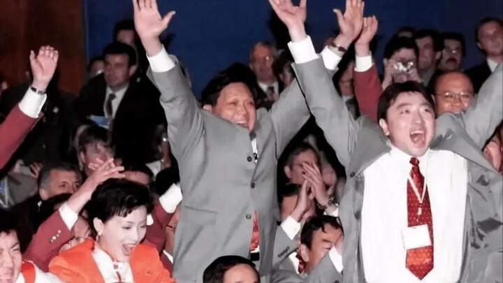 "Ketika tawaran Olimpiade Beijing 2001 berhasil, orang-orang melompat dari tempat duduk mereka dan b