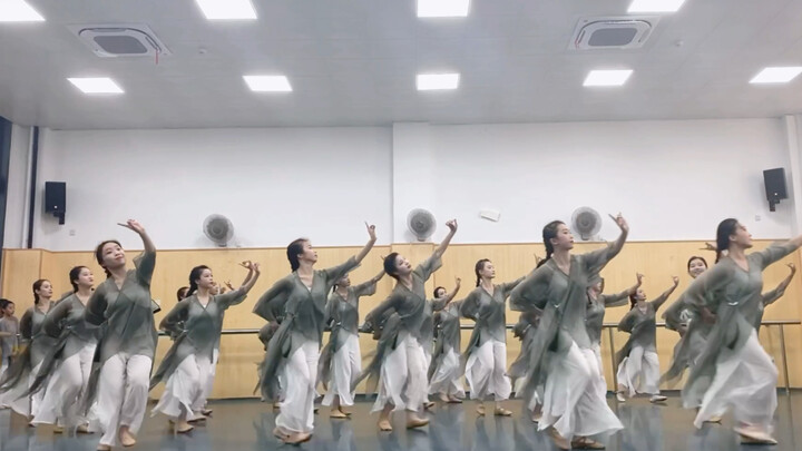 Chinese classical dance rhythm "Throwing Fan Combination"