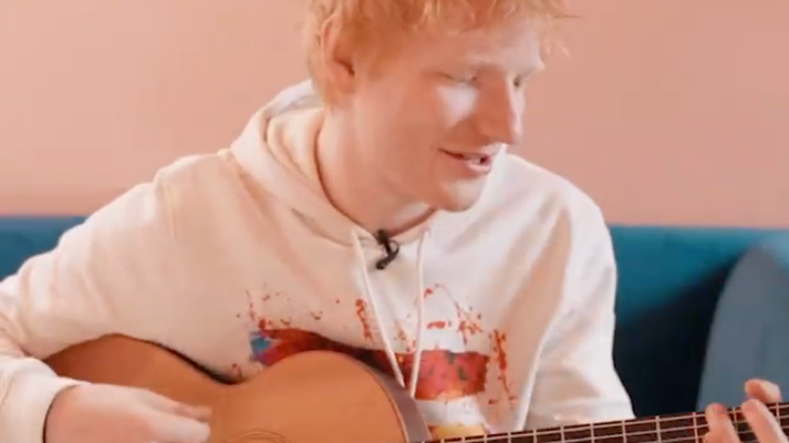 Nyanyi "Perfect" bersama Ed Sheeran