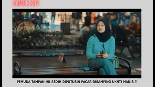 Di putusin di samping ukhti cantik