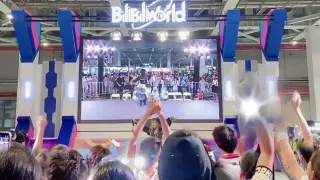 Crowd Singing "Cardcaptor Sakura" on BW Comic-con