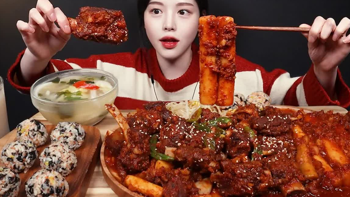 [BOKI mukbang] Mukbang sườn heo om siêu cay! Thêm bánh gạo dài và cơm nắm, bữa cơm nhà nấu!🍖🔥