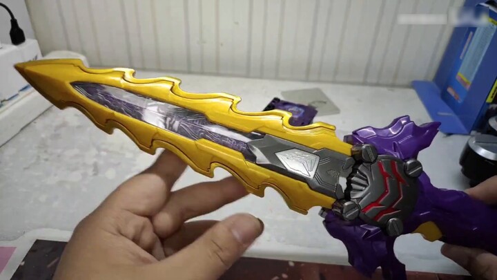 200 to buy a new one? DX Kamen Rider King Sword Belt and Dark Sword Moon Dark Detailed and Comprehen