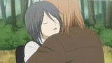 Even if the cat teacher gets bigger, she still likes Natsume's petting