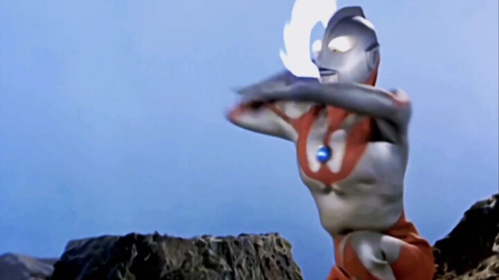 A collection of Showa series Ultraman using eight-point light wheel to dismember his body