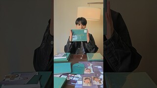 'GOLDEN (US Exclusive)’ Unboxing Video with #JungKook🎁 #정국 #JungKook_GOLDEN
