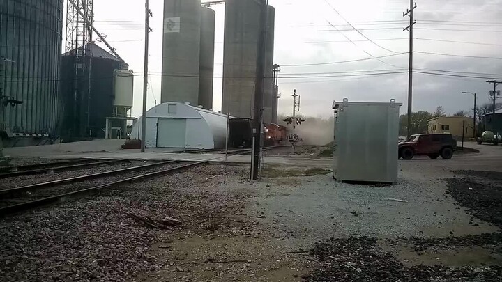 VIDEO: Bystander catches BNSF train derailment on camera