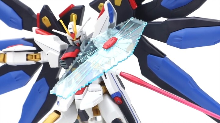 Mesin spesial Kira Yamato, yang baru, terkuat dan terganteng! Bandai HGCE New Strike Freedom Gundam 