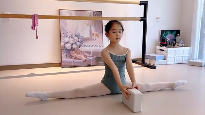 บัลเล่ต์เด็ก | การออกกำลังกายเพื่อความยืดหยุ่นของข้อต่อสะโพก