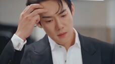 He held his forehead and sneered, but his expression was not greasy...