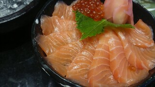 Japanese Food ข้าวหน้าปลาดิบ ไข่แซลม่อน อร่อยมาก NIPPON KAI MARKET ICON SIAM