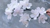 Gunakan kertas tisu untuk membuat tutorial bunga sakura yang indah, bunga buatan tangan seni kertas 