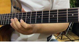 Độc tấu guitar acoustic "Crayon Shin-chan"