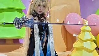 beautiful cosplayer
