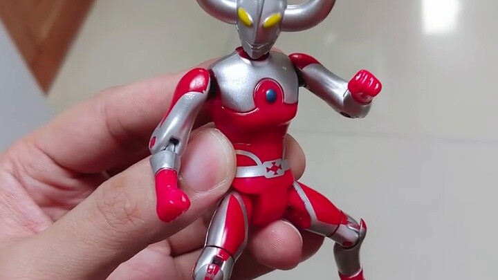 Low-end Ultra Gachapon transformation super movable