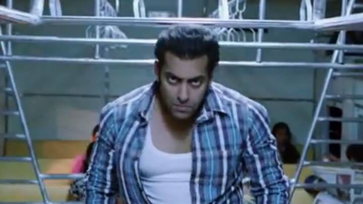 Wanted Salman Khan Train Angry Fight Scene