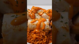 🔥Buldak Ramen with Chicken Sausage🐓 #koreanfood #koreanconveniencestore #noodles
