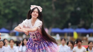 "Freshmen of High School" is so happy to dance at the opening ceremony of the school sports meeting