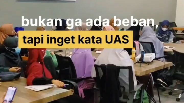 hidup di bawa santai aja 🙂😁