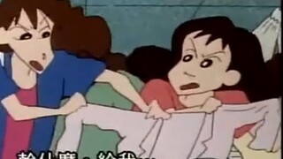 Crayon Shin-chan helps a lost little girl find her mother