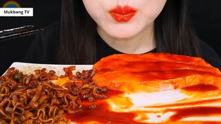 ASMR MÌ ĐẬU ĐEN, SASHIMI CÁ HỒI CAY 4