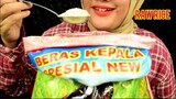 ASMR RAW RICE EATING |RAW RICE | MAKAN BERAS MENTAH DI KARUNG PLASTIK PAKE CENTONG || ASMR INDONESIA