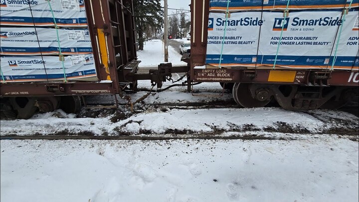 A Friday Afternoon Train Derailment In Downtown Iron Mountain, MI #trains #trainvideo #derailment