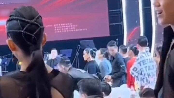 #王崇墨李茉涵Saya peduli dengan pasangan dansa saya. Saya serius. Video dari dYuen