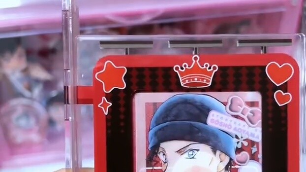 What's the difference between this and directly blending into the card frame...