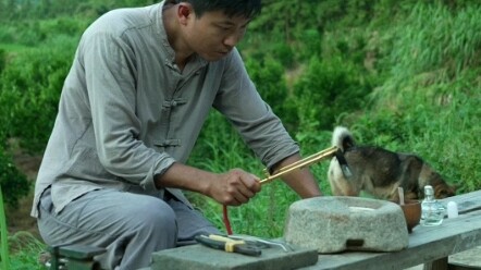 Mối quan hệ bền chặt nhất trên đời không phải là anh yêu em mà là anh đã quen với việc có em, trong 