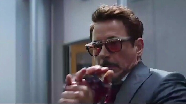 แก็ดเจ็ตอื่นๆ ของ Tony นอกจากชุดเกราะยังคู่ควรกับไอรอนแมนที่เราโปรดปราน!