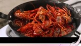 โลลิต้าแบบญี่ปุ่นวางยาพิษผู้ชมขณะชม Crayfish Dinner กลางดึก และจบลงด้วยการร้องไห้ด้วยความหิว