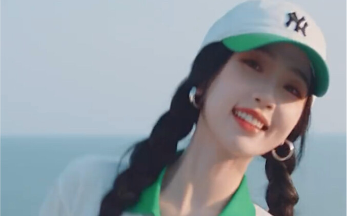 MLB你是懂拍摄的，虞书欣好好看！！！这套衣服太好看，少女满满，欣欣带货数据真牛