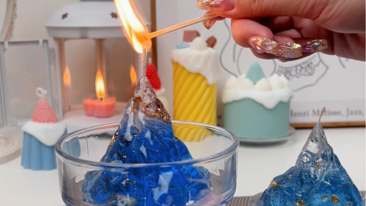 Iceberg candle that can be lit