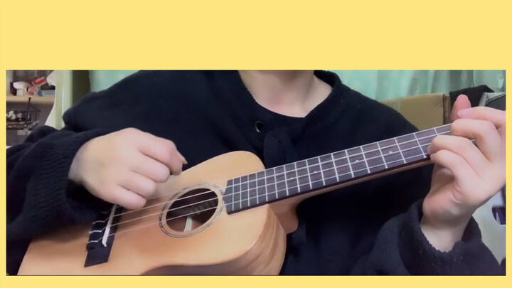 Gadis meng-cover "Love Story" milik Taylor Swift dengan ukulele