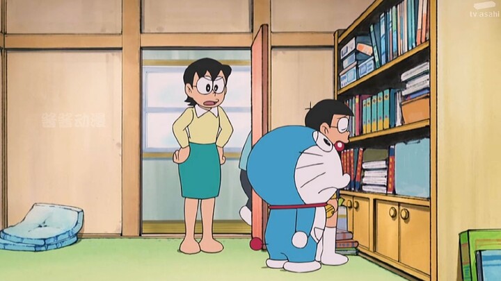 Nobita kembali ke 30 tahun yang lalu untuk mencuri kesemek.