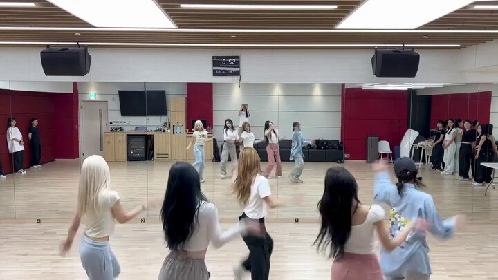 【ITZY】The practice room was filmed with a cell phone! CAKE practice room MV mirror version!