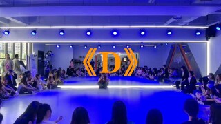 The new dance studio opened, and as the opening performance I danced to a clip of Ding Chengxin's "D