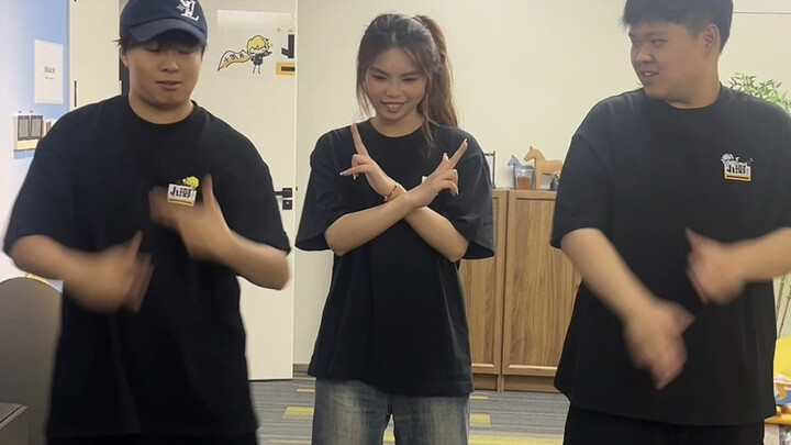我竟然教小潮team跳舞了？