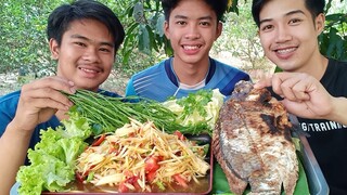 ส้มตำเด็ดเผ็ดแซ่บ ปลาเผาตัวใหญ่ๆ สุดยอดขนาด.