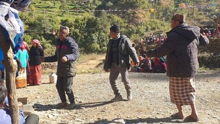 guys dancing in naumati baja |