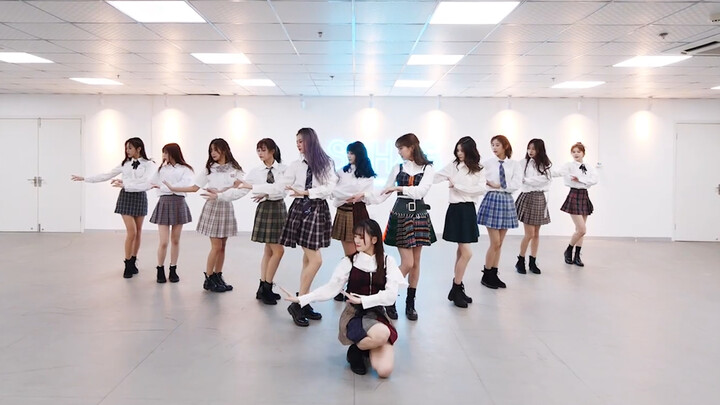 Mười hai cô gái xinh đẹp nhảy cover IZ *ONE - FIESTA