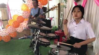 Thua Một Người Dưng Remix - Ông chú hát quá hay luôn hết lộn bài rồi | Ni Ni Drum