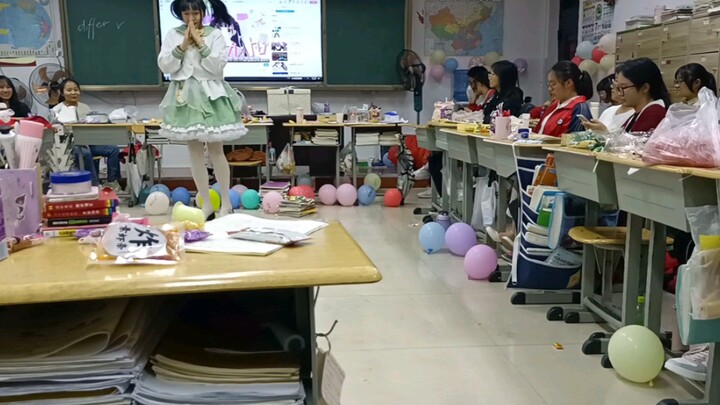 I'm sorry for dancing so cutely in class, but accidents happen frequently