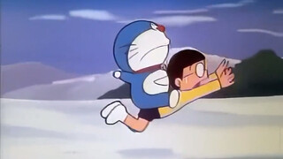 Doraemon melompat dan menghajar Nobita hahahahahaha