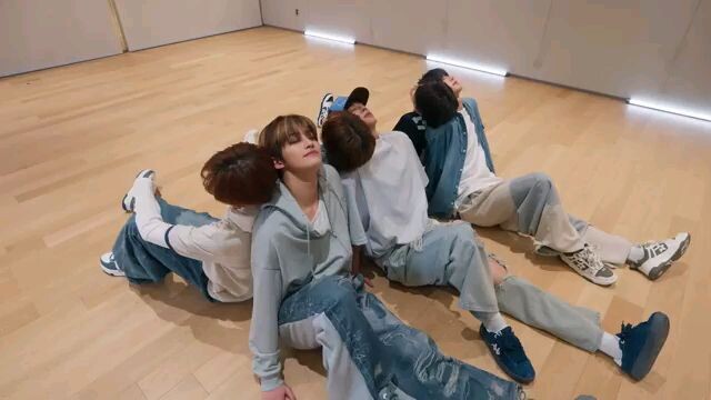 TWS "Countdown" Dance Practice