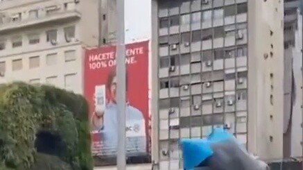 Puluhan ribu orang di Argentina datang ke Buenos Aires dan berkumpul untuk mengucapkan selamat tingg