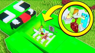 ¿QUE HAY DENTRO de GREEN de RAINBOW FRIENDS en MINECRAFT? 😲